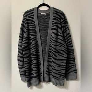 Maurice’s Gray and Black Tiger Stripe Oversized Cardigan EUC